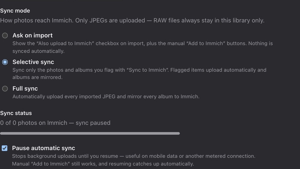 Immich sync settings inside Rollfilm: ask on import, selective sync and full sync, with the sync status below.